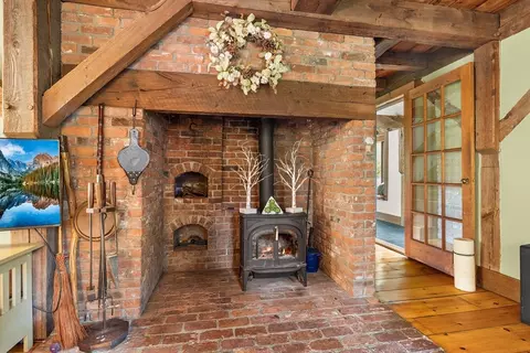 Entry Way - 309 Mendon Rd, Sutton, MA 01590 photo 1 of 4