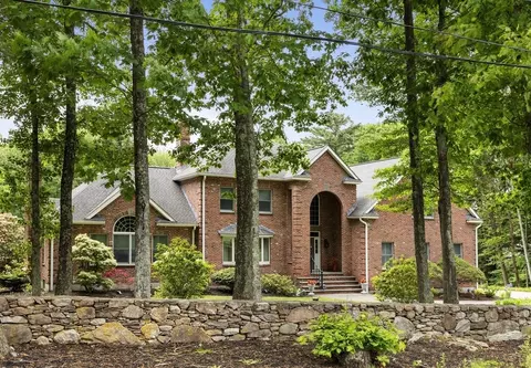 211 Saddle Hill Rd, Hopkinton, MA 01748