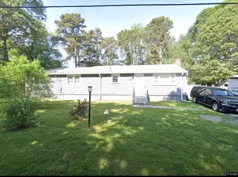 109 Blueberry Ln, Barnstable, MA 02648