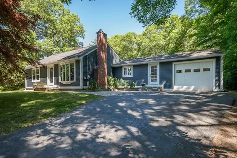 29 Carr St, Sutton, MA 01590