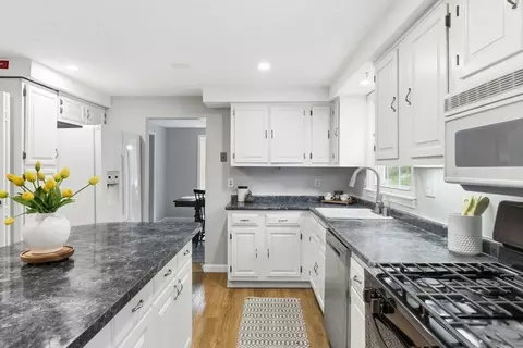 10 Arnold Rd, Framingham, MA 01701 photo 9