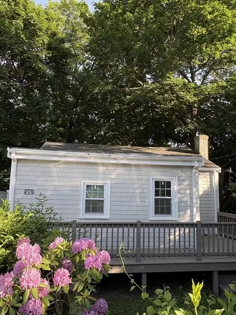 25 Gilford Rd, Hingham, MA 02043