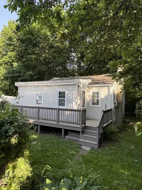 Exterior - 25 Gilford Rd, Hingham, MA 02043 photo 6 of 7