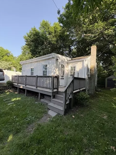 Exterior - 25 Gilford Rd, Hingham, MA 02043 photo 7 of 7