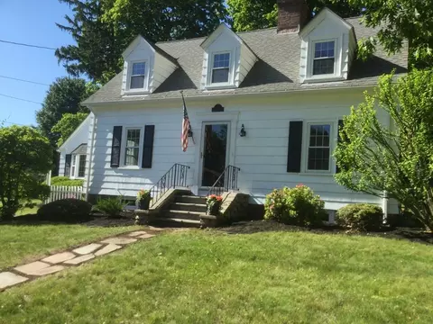 114 Chestnut St, Andover, MA 01810
