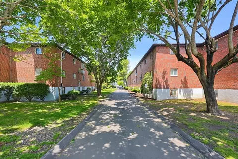 60 Bryon #1, Chestnut Hill, MA 02467