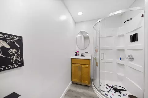 Bath - 363 White St, Springfield, MA 01108 photo 3 of 4