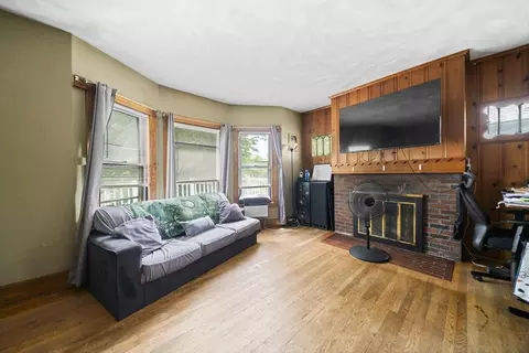 Living - 363 White St, Springfield, MA 01108 photo 1 of 3