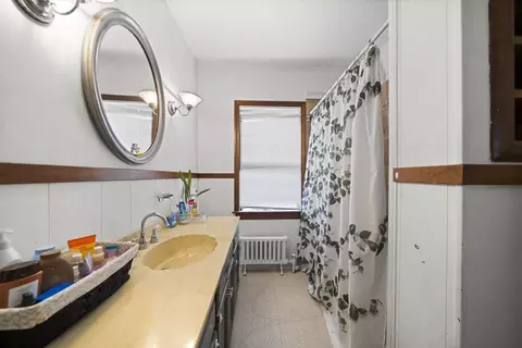 Bath - 363 White St, Springfield, MA 01108 photo 2 of 4