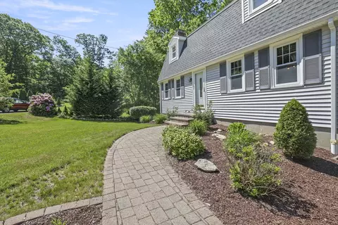 Exterior - 8 Walker Rd, Franklin, MA 02038 photo 5 of 5
