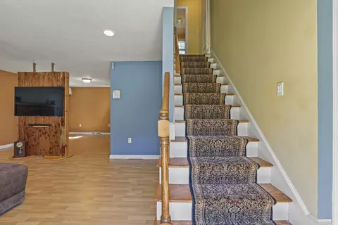 Entry Way - 8 Walker Rd, Franklin, MA 02038 photo 3 of 6
