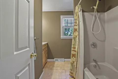 Bath - 8 Walker Rd, Franklin, MA 02038 photo 1 of 3