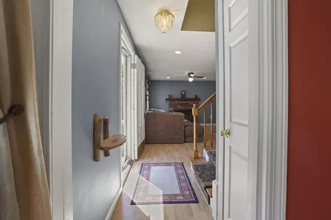 Entry Way - 8 Walker Rd, Franklin, MA 02038 photo 4 of 6