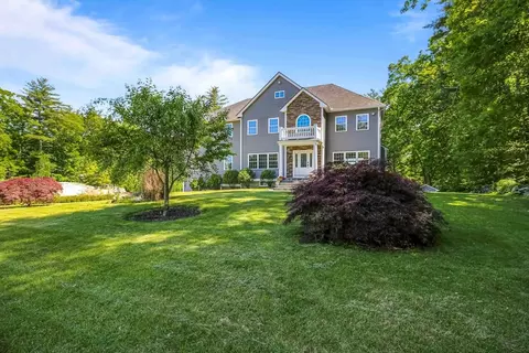 46 West St, Berlin, MA 01503