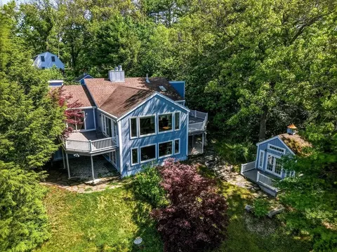 10 Cortland Dr, Amherst, MA 01002