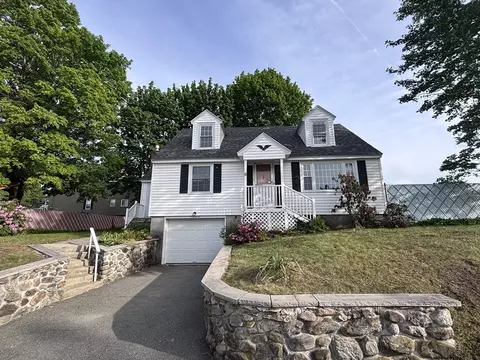 11 Hale St, Lawrence, MA 01843