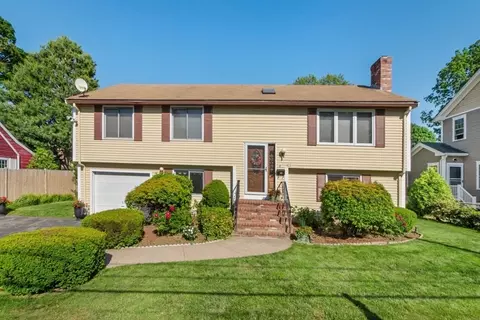 61 Canterbury Rd, Waltham, MA 02453