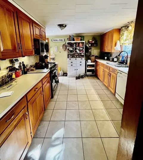 Kitchen - 214-216 River Rd E, Berlin, MA 01503 photo 3 of 4