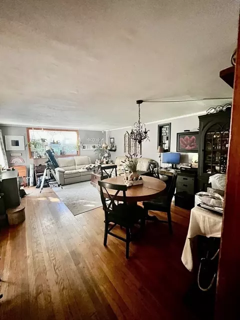 Living - 214-216 River Rd E, Berlin, MA 01503 photo 3 of 3