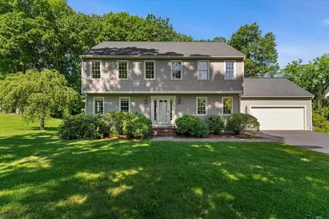4 Ashton Dr, Shrewsbury, MA 01545