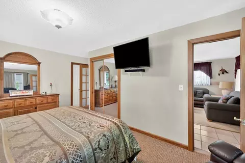 Bedroom - 121 Merrill Rd, Springfield, MA 01119 photo 1 of 4