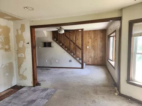 Living - 156 Grattan St, Chicopee, MA 01020 photo 9 of 12
