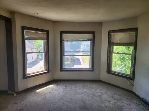 Living - 156 Grattan St, Chicopee, MA 01020 photo 12 of 12