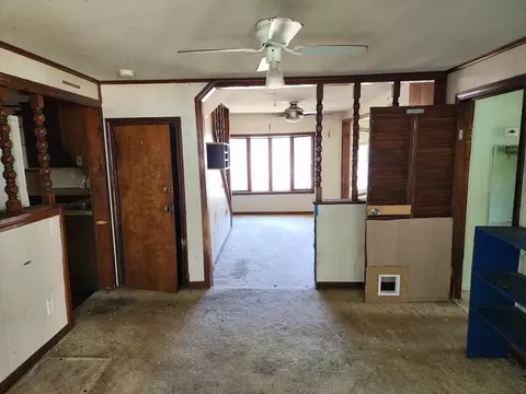 Living - 156 Grattan St, Chicopee, MA 01020 photo 7 of 12