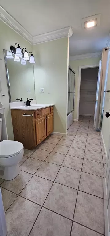 Bath - 1967 Rodman St, Fall River, MA 02721 photo 3 of 3