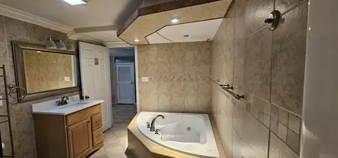 Bath - 1967 Rodman St, Fall River, MA 02721 photo 2 of 3