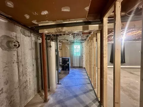 Entry Way - 744 Old Barnstable Rd, Mashpee, MA 02649 photo 4 of 4