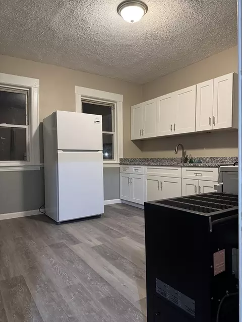 6 Piedmont St, Worcester, MA 01610