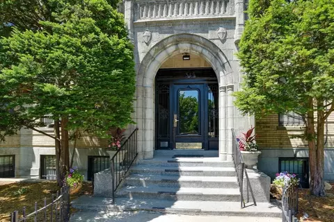 51 Park Dr #27, Boston, MA 02215
