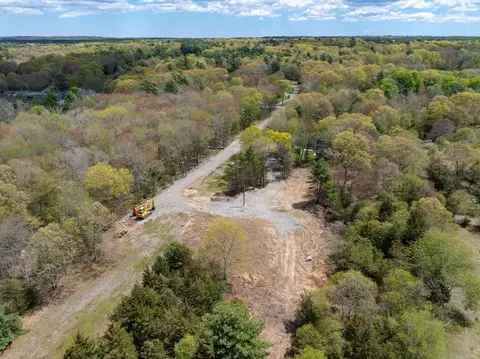 7 Julia Ln, Freetown, MA 02702
