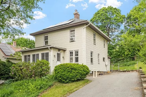 11 Wakefield St, Worcester, MA 01605
