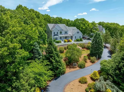 17 Dudley Rd, Mendon, MA 01756 photo 3