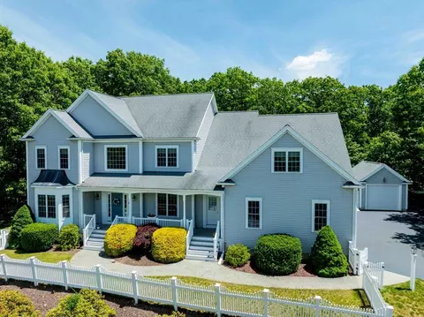 17 Dudley Rd, Mendon, MA 01756 photo 2