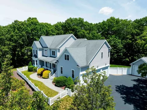 17 Dudley Rd, Mendon, MA 01756 photo 4