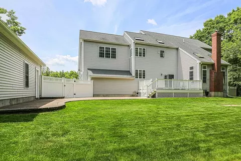 17 Dudley Rd, Mendon, MA 01756 photo 6