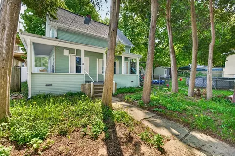 6 Greenwood St, Gardner, MA 01440