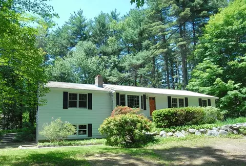 40 Shattuck St, Pepperell, MA 01463