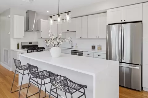 174 Walnut St #2, Somerville, MA 02145