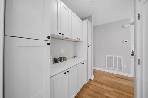 Entry Way - 174 Walnut St #2, Somerville, MA 02145 photo 3 of 4