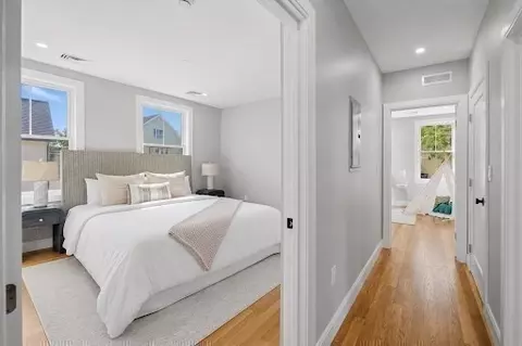 Entry Way - 174 Walnut St #2, Somerville, MA 02145 photo 4 of 4