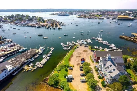 5 Pirates Ln #11, Gloucester, MA 01930