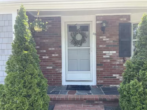 90 Castlewood Cir, Hyannis, MA 02601