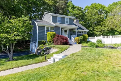 15 Heritage Rd, Acushnet, MA 02743