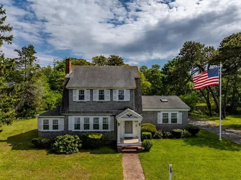 53 Pleasant St, Harwich, MA 02646