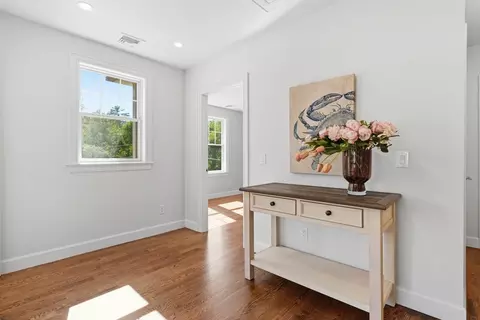 Entry Way - 131 Maple St, Scituate, MA 02066 photo 2 of 4
