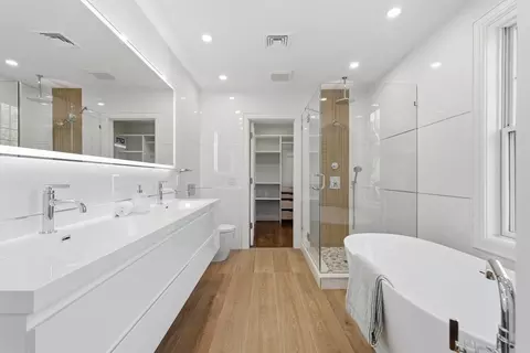 Bath - 131 Maple St, Scituate, MA 02066 photo 2 of 10